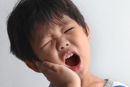 Dấu hiệu nhận biết sâu răng ở trẻ