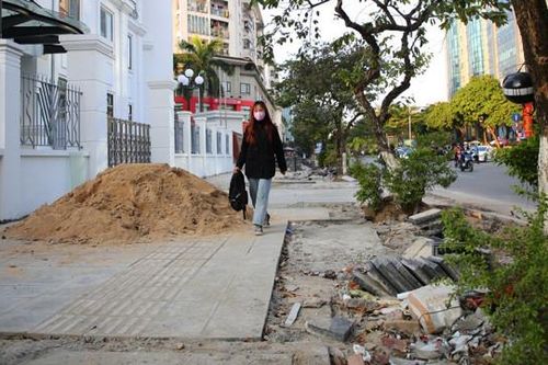 Xót xa những con đường bị đào xới