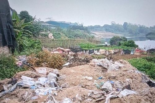 Sông Đáy đang bị bức tử
