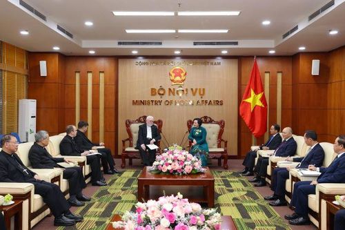 Giúp Công giáo 'đem tình thương đến với mọi người'