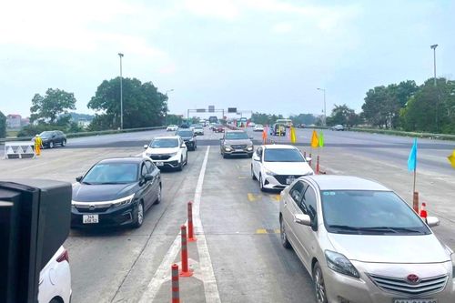 Hơn 200.000 xe hết tiền trong tài khoản thu phí ETC vẫn chạy vào cao tốc