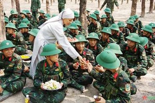 Tiếp sức mùa huấn luyện ở Trung đoàn 736, Bộ CHQS tỉnh Bình Phước