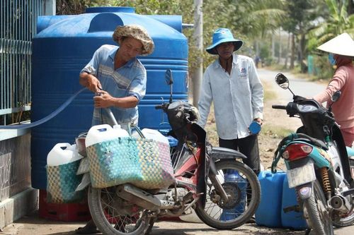 Nhiều giải pháp cung cấp nước ngọt ở các địa phương