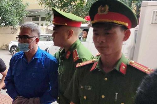 Cựu Giám đốc Công an Hải Phòng Đỗ Hữu Ca tóc bạc trắng hầu tòa