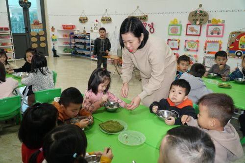 Nghệ An: Đề xuất được hợp đồng giáo viên, nhân viên nếu tự cân đối chi trả lương