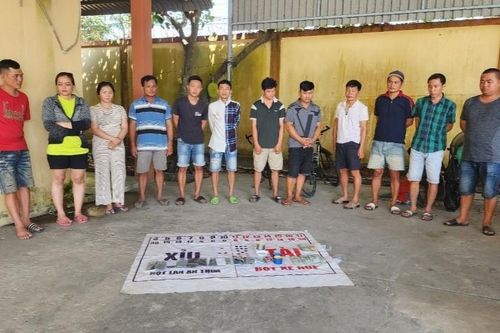 Kiên Giang: Triệt phá điểm lắc tài xỉu ăn tiền, tạm giữ 14 đuối tượng