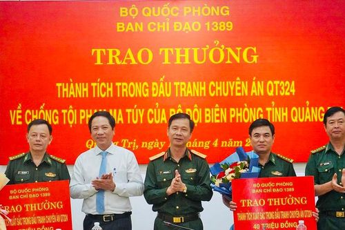 Khen thưởng lực lượng phá chuyên án vận chuyển 100kg ma túy tại Quảng Trị