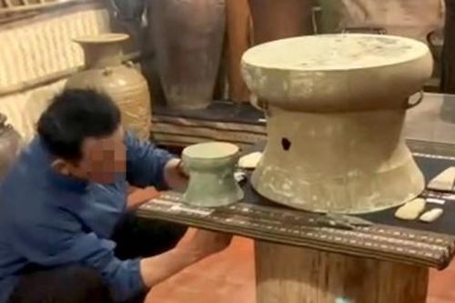 Cán bộ ngân hàng ở Gia Lai lấy 2 hiện vật cổ để làm 'phép thử' công tác bảo vệ?