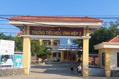 Gia hạn tạm đình chỉ công tác thầy giáo bị tố có hành vi lệch chuẩn với nữ sinh lớp 5