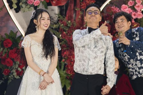 Tuấn Hưng bỏ đi khi bị NSND Xuân Bắc 'bóc mẽ' trước mặt bà xã