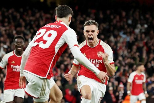 Trossard giúp Arsenal thoát thua Bayern Munich