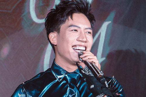 Quán quân 'Ca sĩ mặt nạ' Anh Tú song ca 'Sầu tím thiệp hồng' cực tình với Hà Nhi