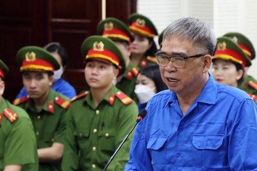 Màn tranh cãi tại tòa giữa bị cáo Đỗ Hữu Ca và Trương Xuân Đước