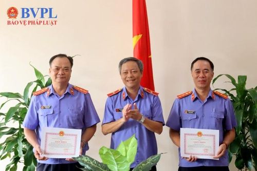 VKSND tỉnh Phú Yên khen thưởng đột xuất tập thể và cá nhân có thành tích xuất sắc