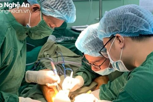 Bệnh viện Đa khoa TP Vinh 'hồi sinh' bàn chân nguy cơ hoại tử cho cụ bà 88 tuổi