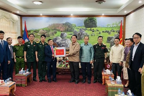 Lãnh đạo tỉnh Nghệ An thăm và chúc Tết Bunpimay tại tỉnh Xiêng Khoảng (Lào)