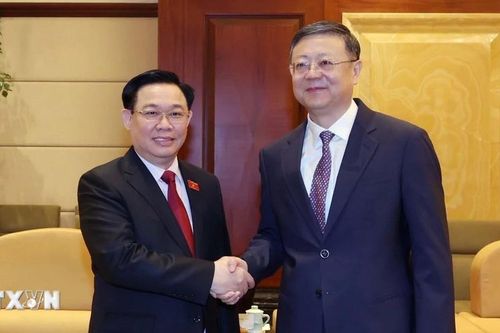 Chủ tịch Quốc hội Vương Đình Huệ tiếp Bí thư Thành ủy Thượng Hải