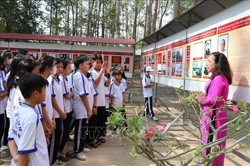 Trưng bày 100 bức ảnh đẹp về thân thế và sự nghiệp Chủ tịch Tôn Đức Thắng