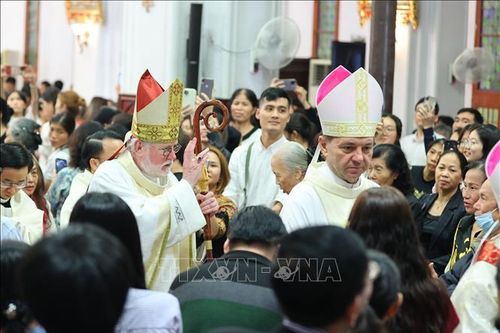 Bộ trưởng Ngoại giao Vatican chủ sự thánh lễ cầu nguyện tại Nhà thờ Chính Tòa Hà Nội