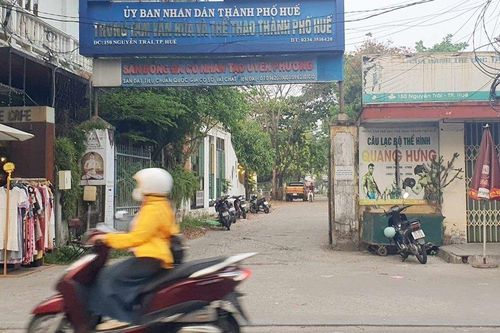 Lộ diện hộ kinh doanh 'ôm' nhiều sân cầu lông công sản ở Huế