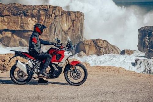 Cận cảnh mô tô địa hình MV Agusta Enduro Veloce 2024 vừa ra mắt