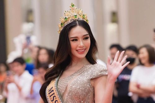 Đăng quang chưa lâu, tân Miss Grand Thailand đã phải livestream bán hàng