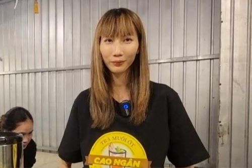 Bất ngờ mức cát-xê trên sàn diễn khiến nữ người mẫu Việt nổi tiếng phải bán trà muối ớt mưu sinh