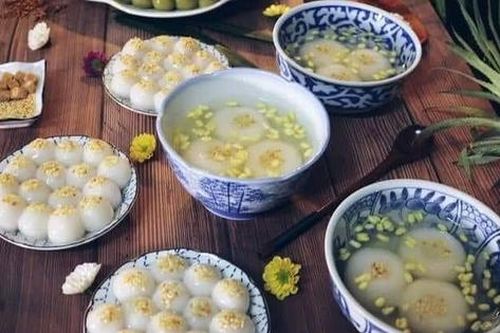 Tết Hàn thực: Giữa 'rừng' bánh sắc màu, bánh trôi bánh chay truyền thống vẫn có sức hút riêng