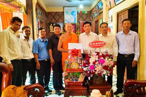 Thăm, chúc Tết Chol Chnam Thmay của đồng bào Khmer ở TX. Tịnh Biên