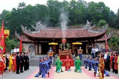 Từ Đền Mẫu Họa Hòa về Đền Mẫu Âu Cơ Đền Hùng