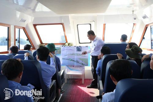 Bí thư Tỉnh ủy Nguyễn Hồng Lĩnh khảo sát kinh tế sông Đồng Nai