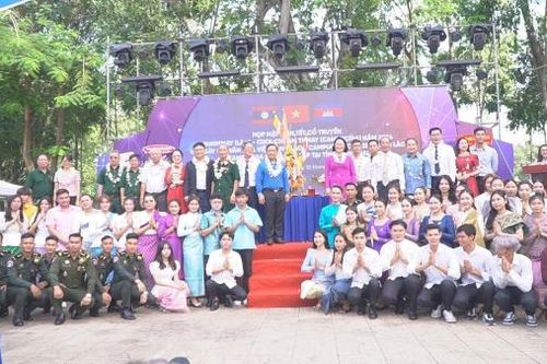 Hơn 200 sinh viên vui đón Tết cổ truyền Lào, Campuchia tại Đồng Nai
