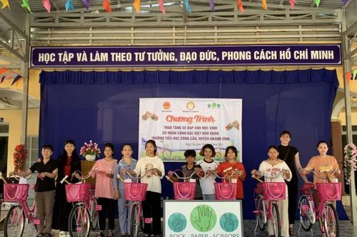 Trao tặng 25 xe đạp cho học sinh tiểu học xã Sông Cầu