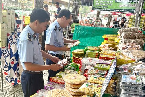 Kiểm tra, giám sát chặt chẽ hoạt động kinh doanh hàng hóa dịp Lễ hội Đền Hùng