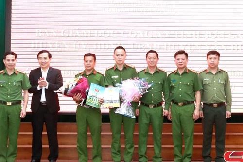 Khen thưởng các đơn vị có thành tích xuất sắc trong công tác đấu tranh với tội phạm