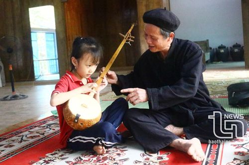 Nghệ nhân Ma Đình Sung - Người làm báu vật ở làng then