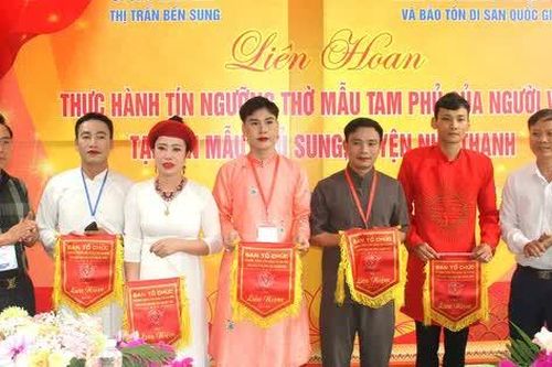 Thanh Hóa: Khai mạc Chương trình liên hoan thực hành tín ngưỡng Thờ mẫu Tam Phủ tại đền Phủ Sung