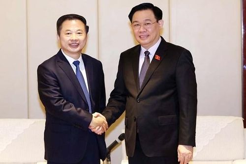 Chủ tịch Quốc hội Vương Đình Huệ tiếp lãnh đạo các Tập đoàn, doanh nghiệp lớn tại Thượng Hải, Trung Quốc