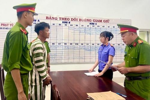 Bắt khẩn cấp đối tượng 'đại náo' chốt kiểm tra nồng độ cồn, tấn công Cảnh sát
