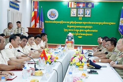 Công an tỉnh An Giang thăm, chúc Tết Chol Chnam Thmay các lực lượng vũ trang Campuchia