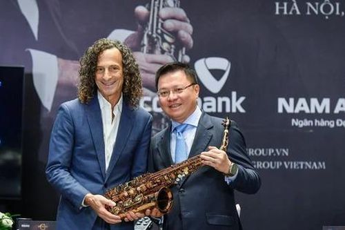 Đấu giá kèn saxophone của Kenny G vì mục đích thiện nguyện