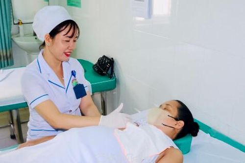 Cẩn thận với tắc tia sữa sau sinh