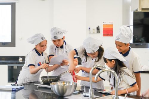 Trường Hà Nội Toronto giảm 50% học phí cho học sinh xuất sắc