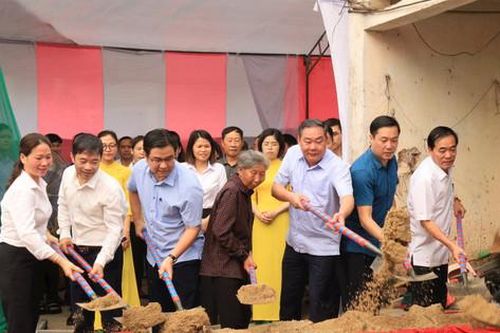 93 hộ nghèo, cận nghèo ở Chương Mỹ được vay vốn xây dựng và sửa chữa nhà ở