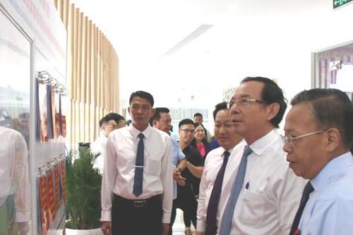 Bí thư Thành ủy TP Hồ Chí Minh dự lễ thực hiện công bố sắp xếp khu phố mới