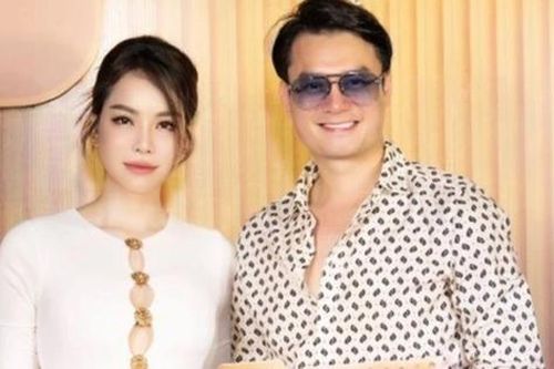 Giữa tin đồn chia tay, tình trẻ kém 14 tuổi của Trương Ngọc Ánh thân thiết với con dâu tỷ phú Hoàng Kiều