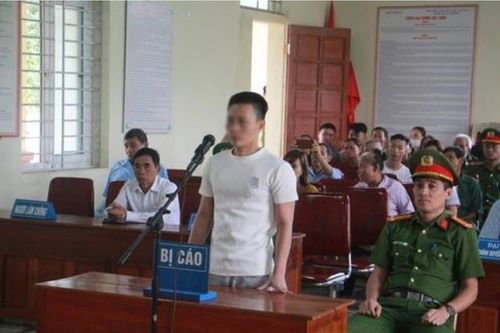Người đàn ông say rượu đến trụ sở xã đòi tự tử