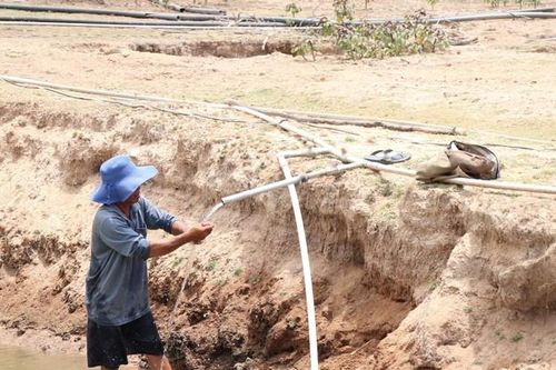 Người dân Ninh Thuận khó khăn vì hồ nước cạn trơ đáy