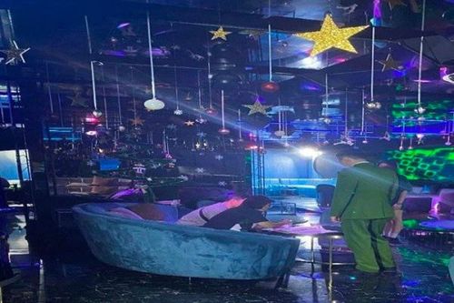 Chiêu trò câu khách phản cảm của các quán bar