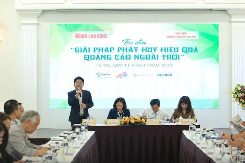 Cần có tiêu chuẩn lắp đặt quảng cáo ở các tòa nhà cao tầng